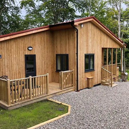 Breckland Lodge 2 With Hot Tub Belladrum Exterior photo