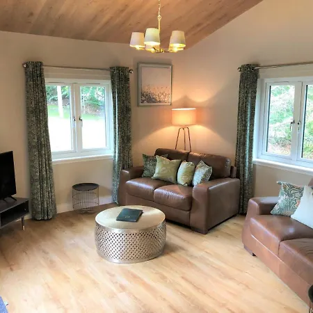 Breckland Lodge 2 With Hot Tub Belladrum Exterior photo